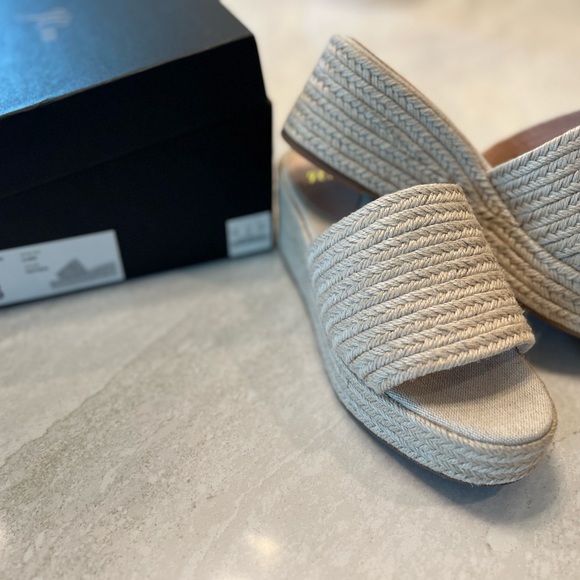 J Crew natural platform slides sz 8 - Picture 2 of 5